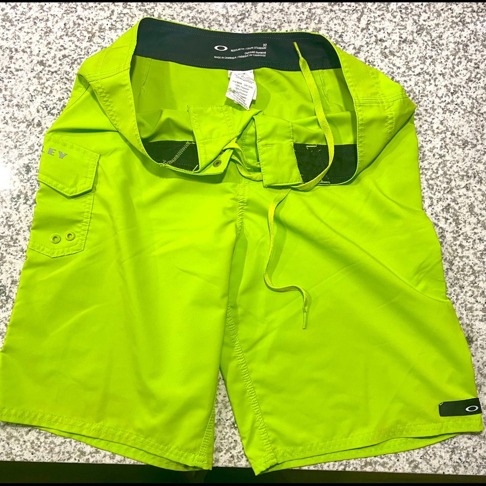 Oakley board shorts 32